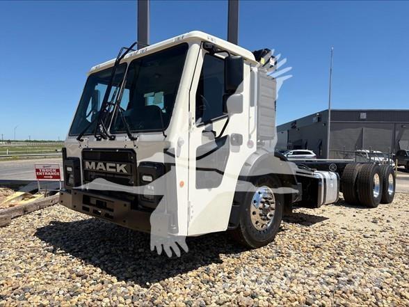 Mack LR64R Çekiciler
