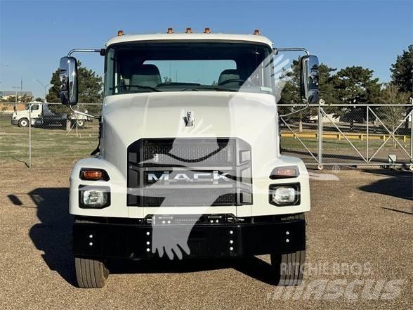 Mack MD6 Çekiciler