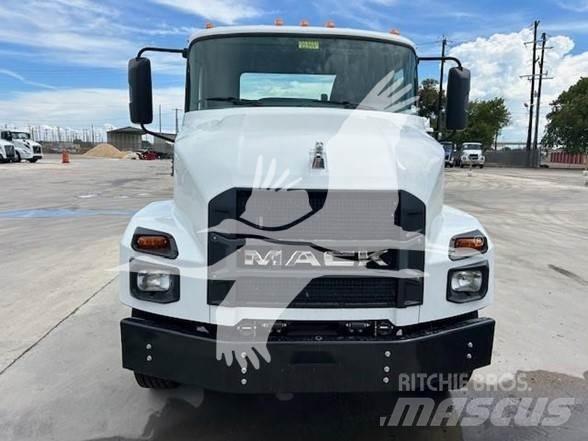 Mack MD6 Çekiciler