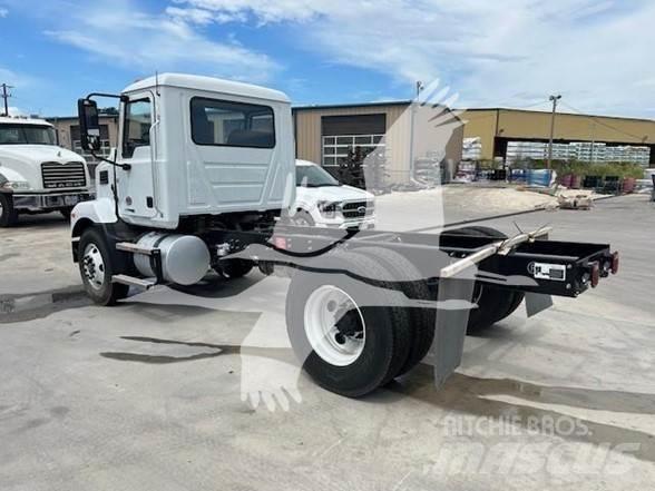Mack MD6 Çekiciler