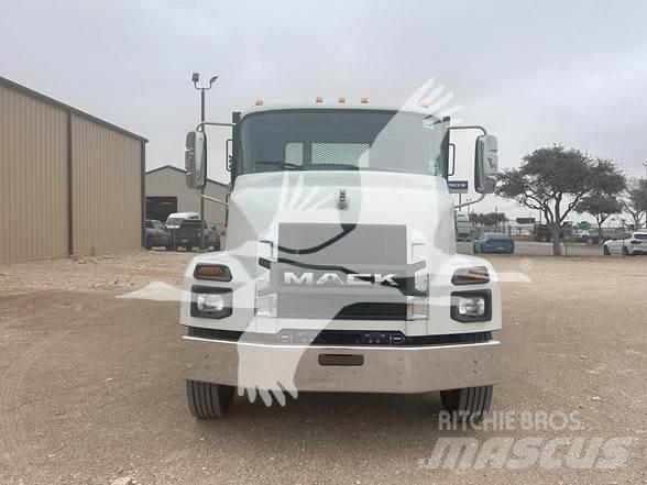 Mack MD6 Diger