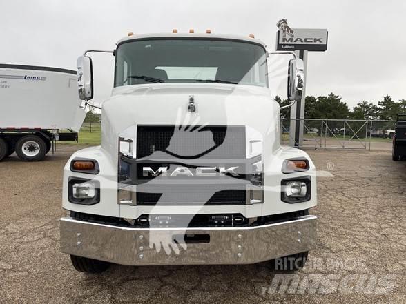Mack MD6 Flatbed kamyonlar