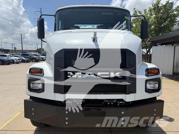 Mack MD6 Çekiciler