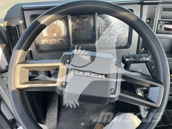 Mack MD6 Diger