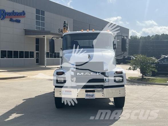 Mack MD6 Diger
