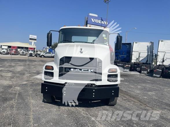 Mack MD6 Çekiciler