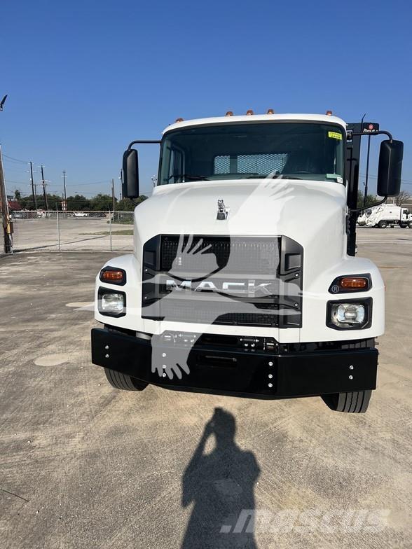 Mack MD6 Flatbed kamyonlar