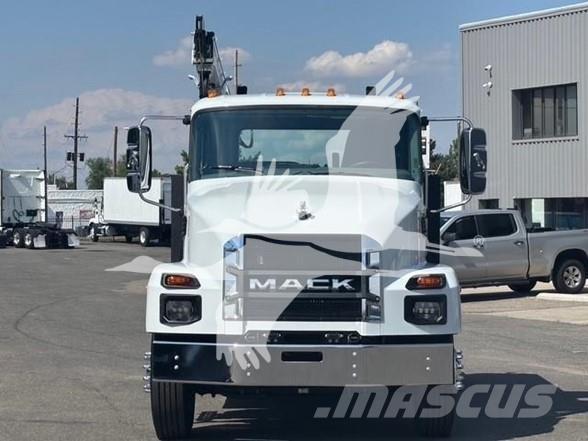 Mack MD6 Diger