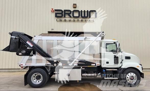 Mack MD7 Diger