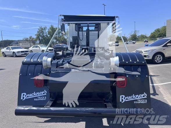 Mack MD7 Diger