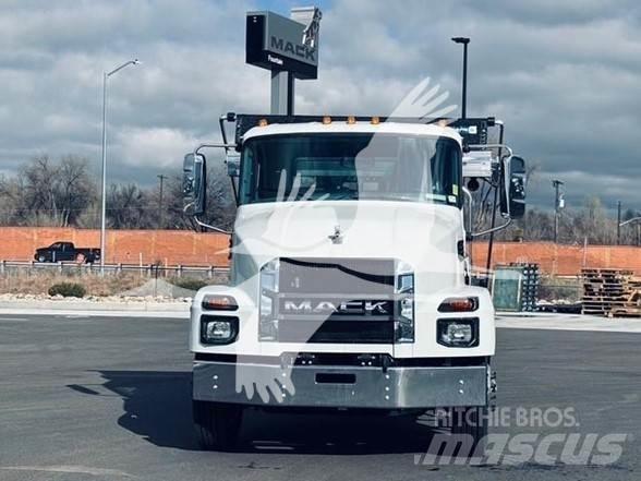 Mack MD7 Diger