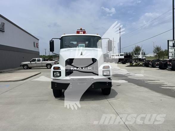 Mack MD7 Diger