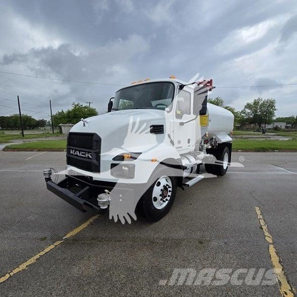 Mack MD7 Tankerli kamyonlar