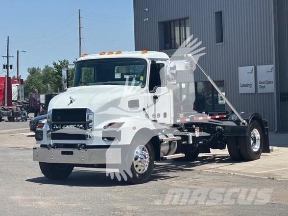 Mack MD7 Diger
