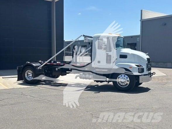 Mack MD7 Diger