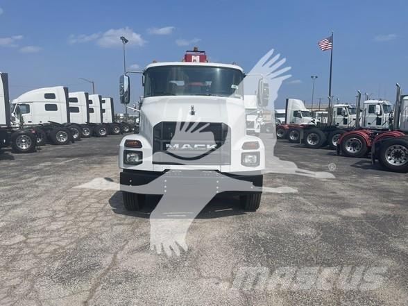 Mack MD7 Diger