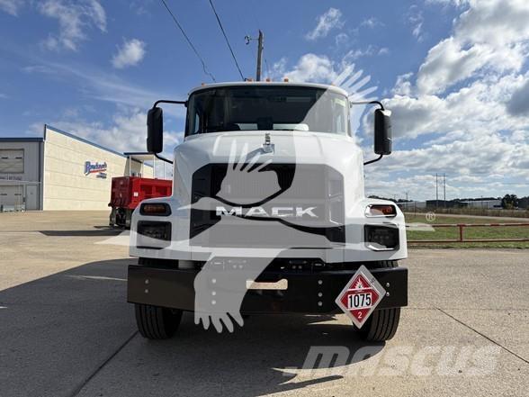 Mack MD7 Diger