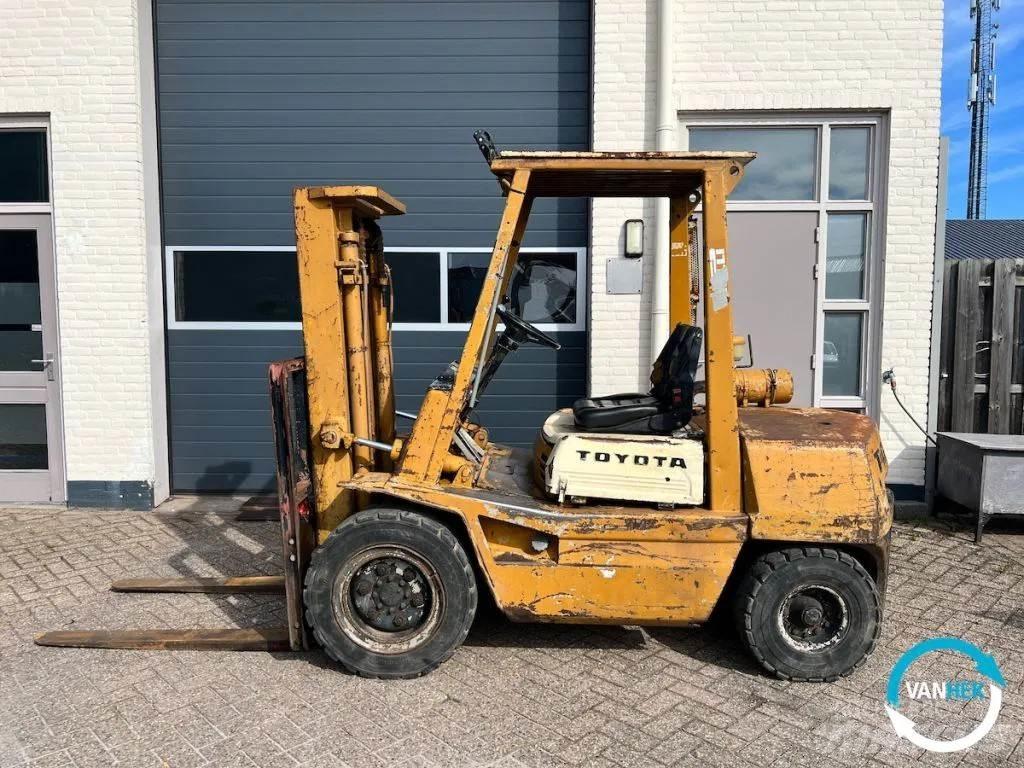 Toyota 3FD30 3FD30 Dizel forkliftler