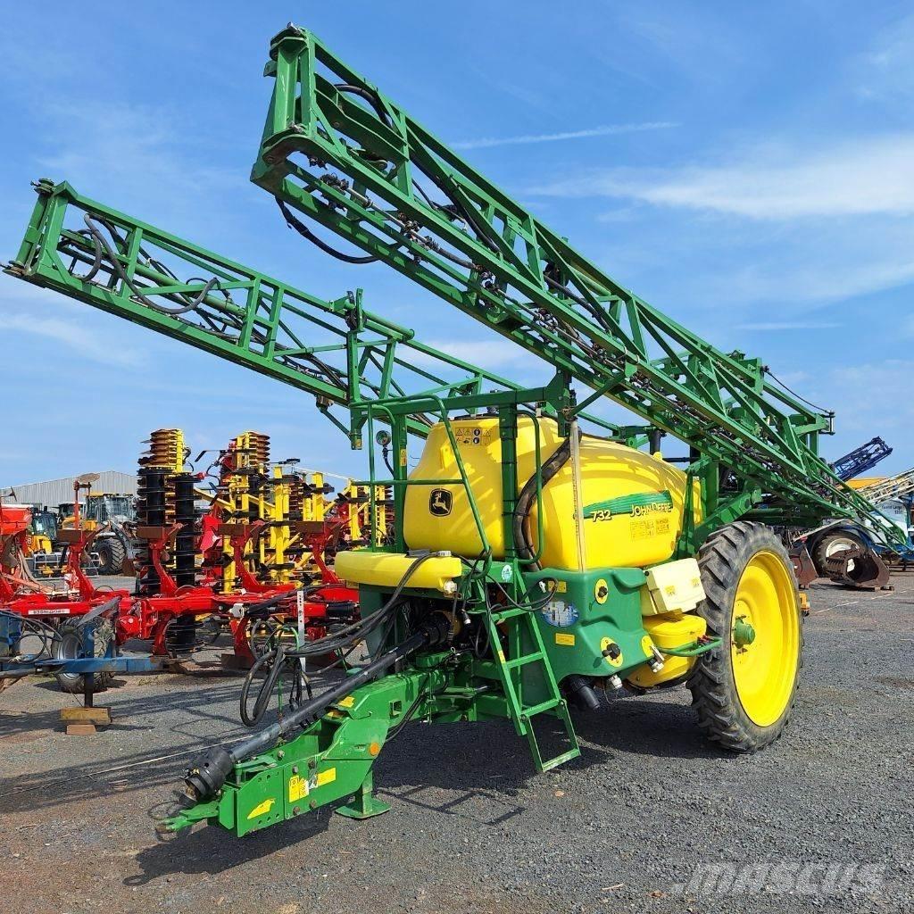 John Deere 732 Çekilir pülverizatörler