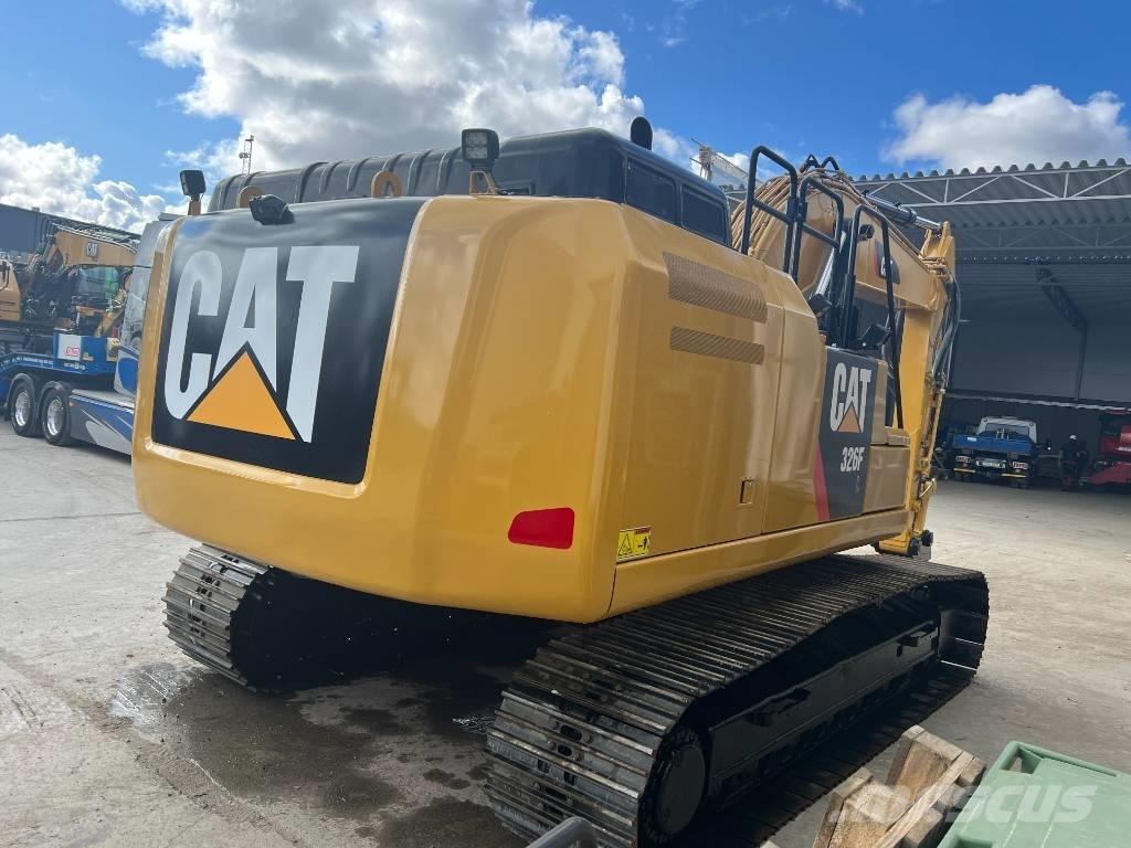 CAT 326 F L Paletli ekskavatörler