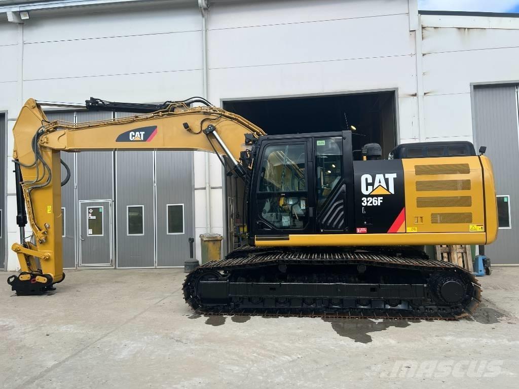 CAT 326 F L Paletli ekskavatörler