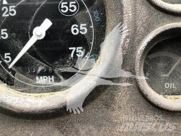 Ford L8000 Diger