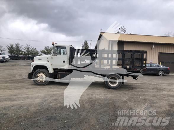 Ford L8000 Diger