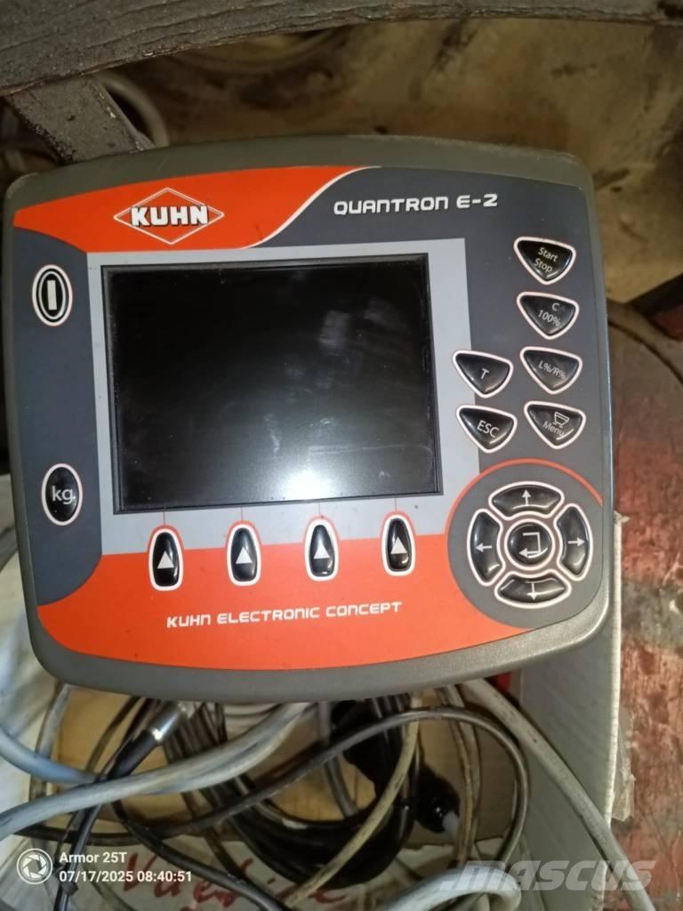 Kuhn AXIS 20.1W Mineral gübre dagiticilar