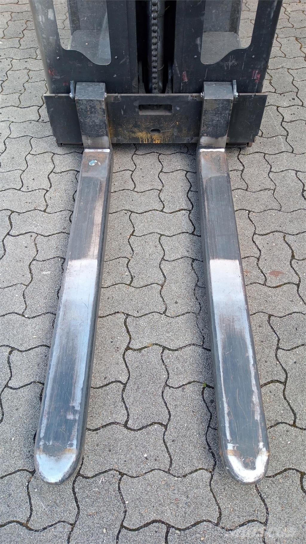 Toyota OSE100 Akülü depo ekipmanları