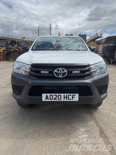 Toyota Hilux Pikaplar