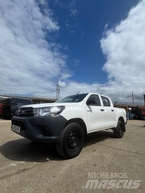 Toyota Hilux Pikaplar