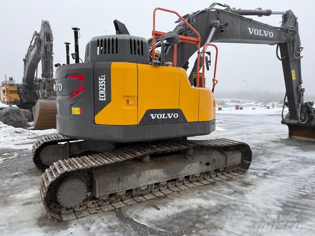 Volvo EC 235 EL Paletli ekskavatörler