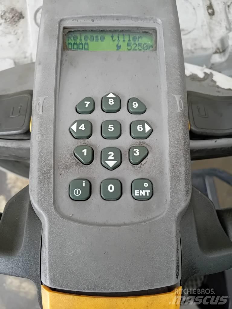 UniCarriers PMR 200F Düsük seviye platformu