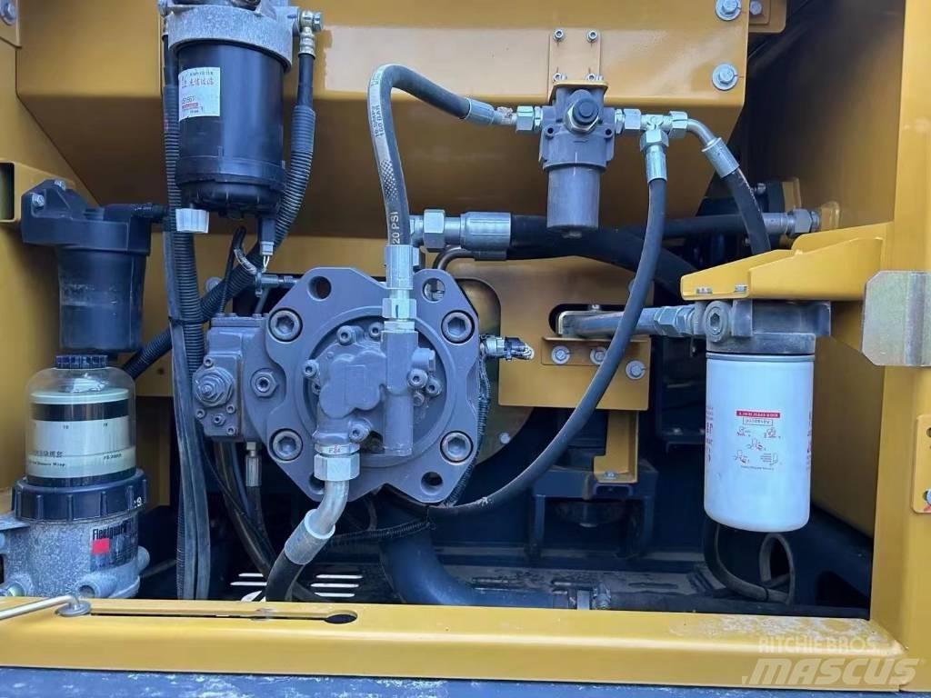 XCMG XE 200 DA Paletli ekskavatörler