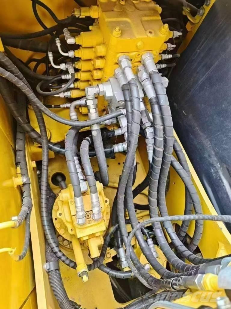 Komatsu 130-7 Paletli ekskavatörler