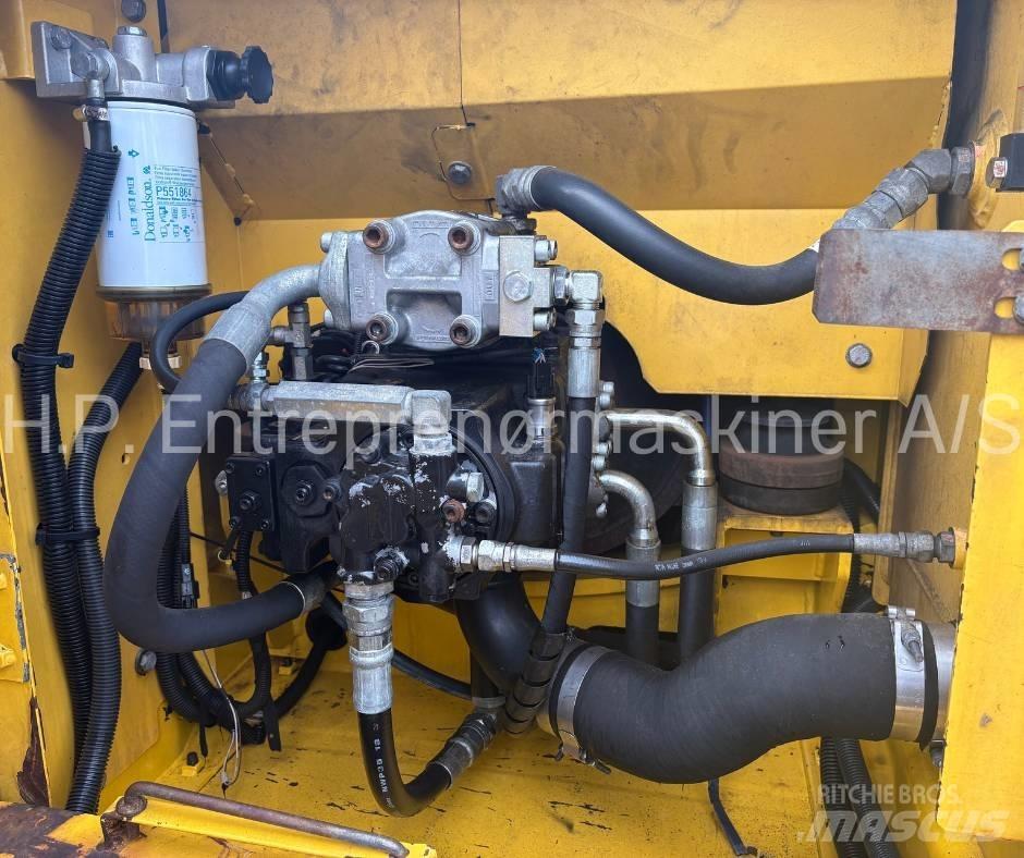 New Holland E 135 B Paletli ekskavatörler