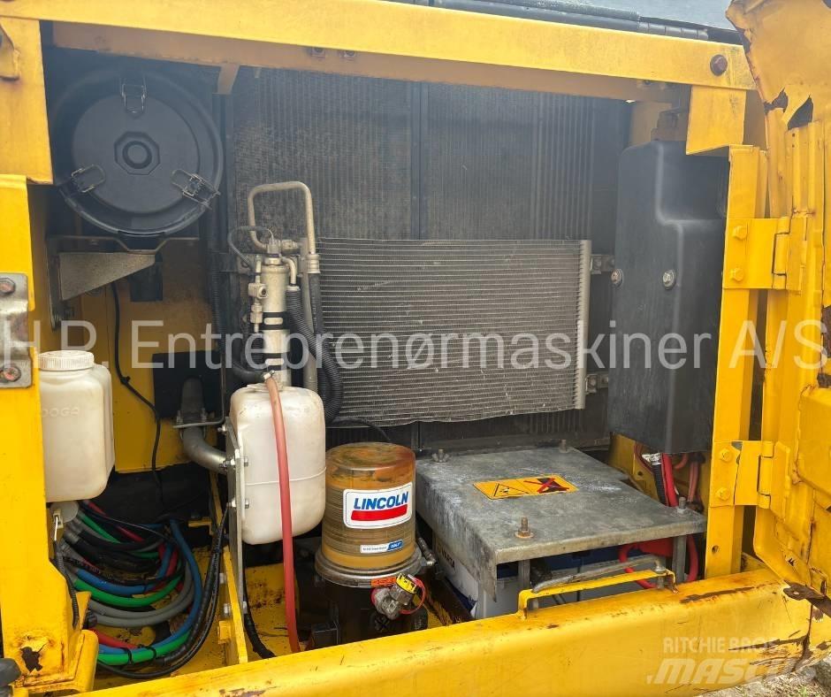 New Holland E 135 B Paletli ekskavatörler