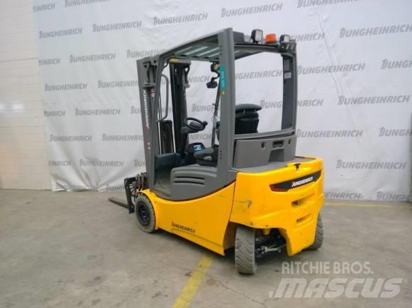 Jungheinrich EFG 320 Elektrikli forkliftler