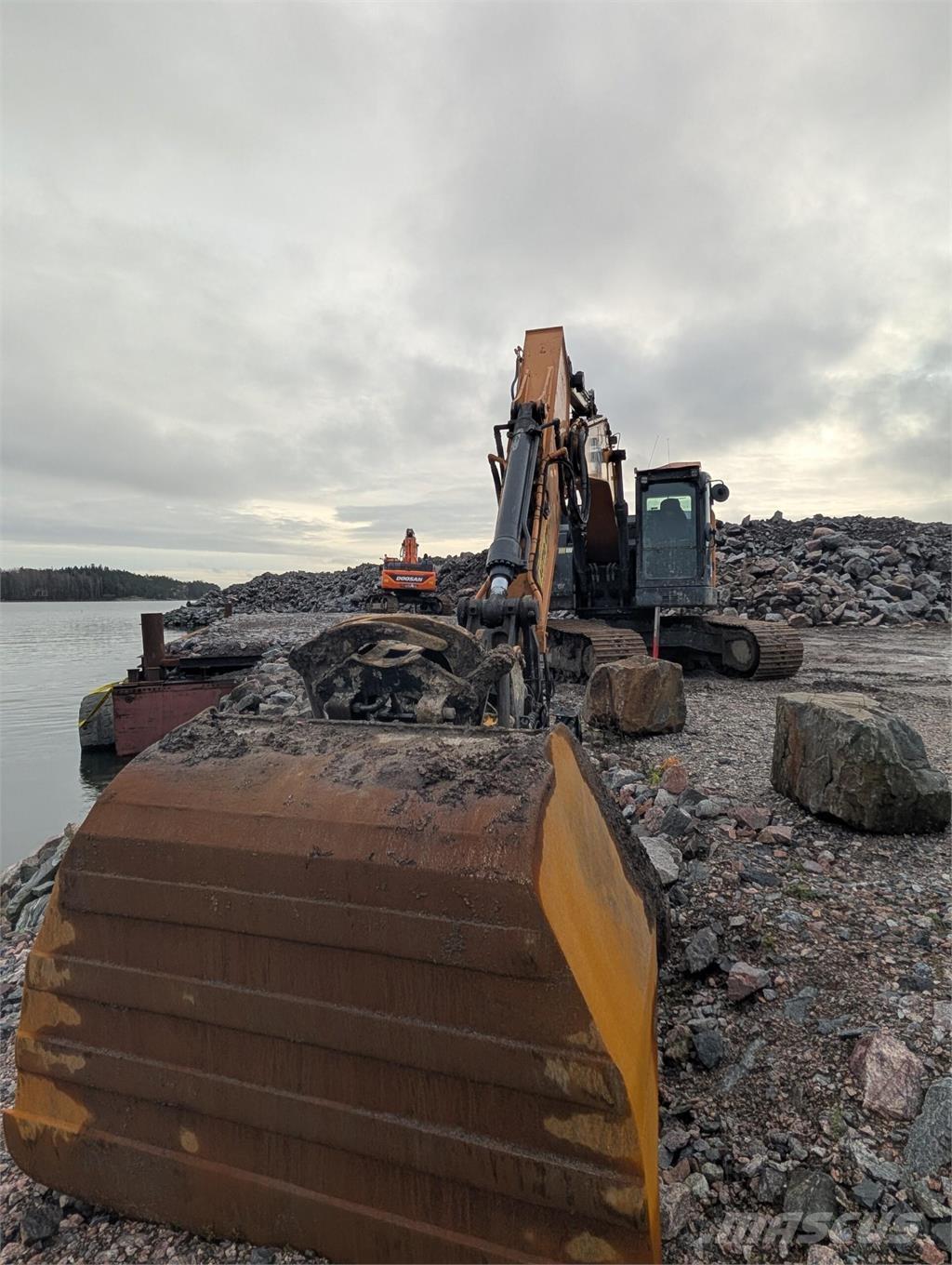 CASE CX 245D SR Paletli ekskavatörler