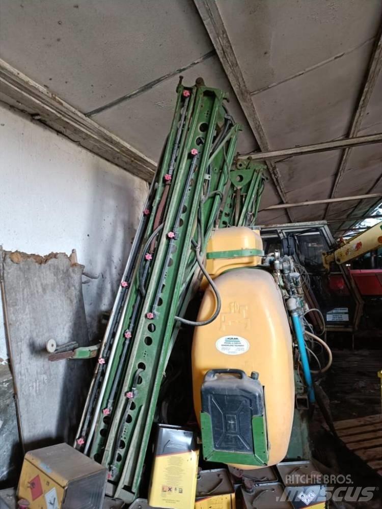 Amazone UF 1200 Monte edilebilir pülverizatörler
