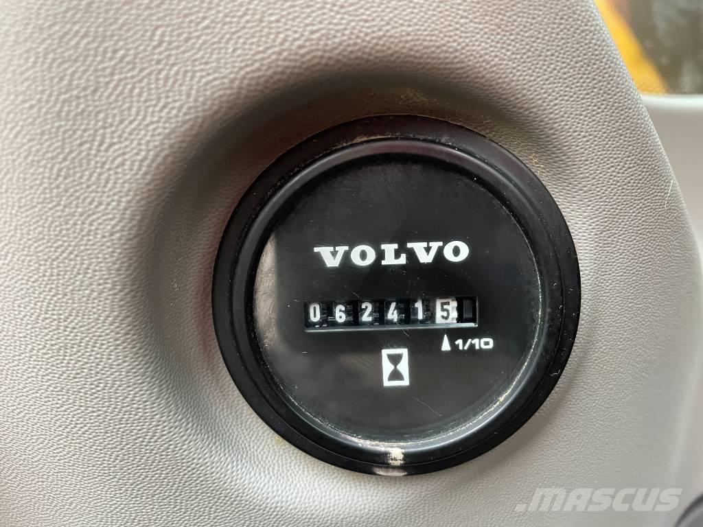 Volvo ECR 235 Paletli ekskavatörler