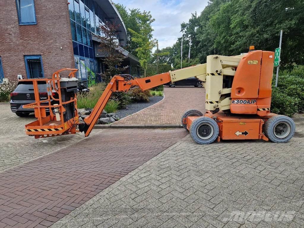 JLG E300AJP Körüklü personel platformları