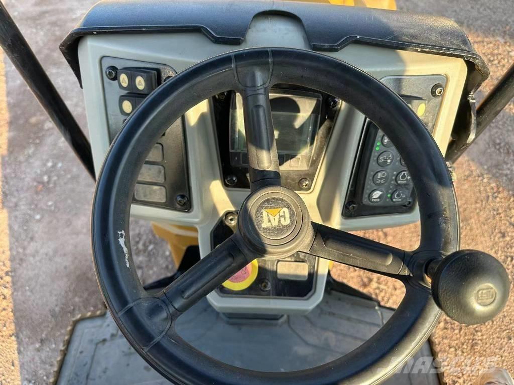 CAT CB 24 B Çift tamburlu silindirler