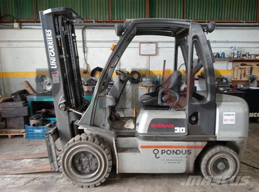 Nissan FGD02A30Q Reach truck - depo içi istif araçları