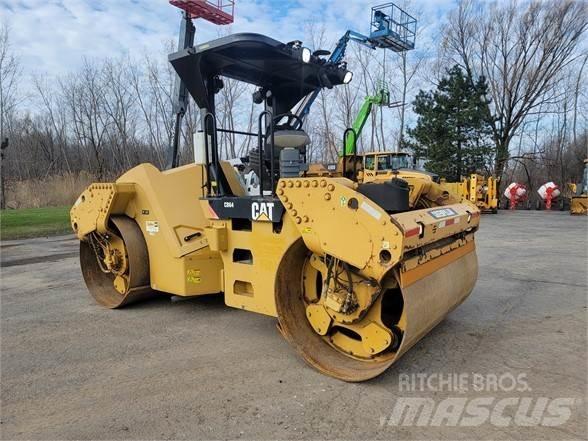 CAT CB64 Tek tamburlu silindirler