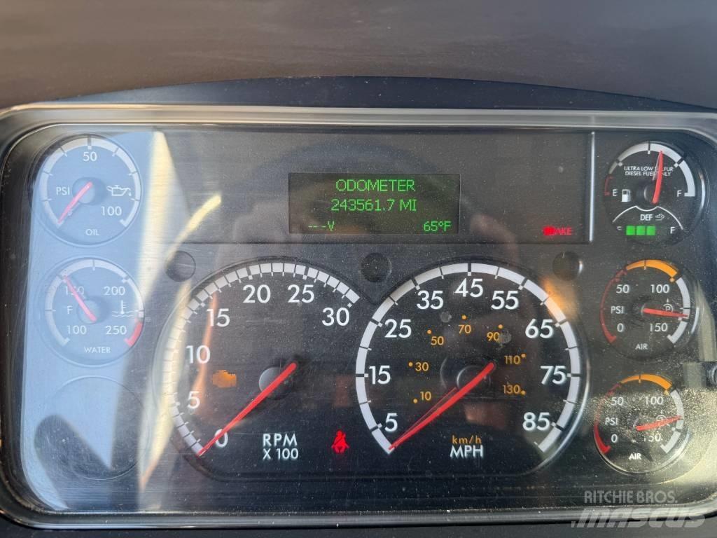Freightliner M 106 Kapali kasa kamyonlar