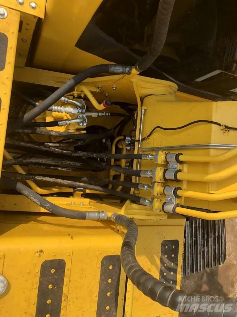 Komatsu PC200-8 Paletli ekskavatörler