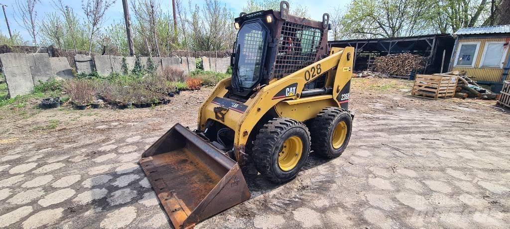 CAT 236 B Mini yükleyiciler