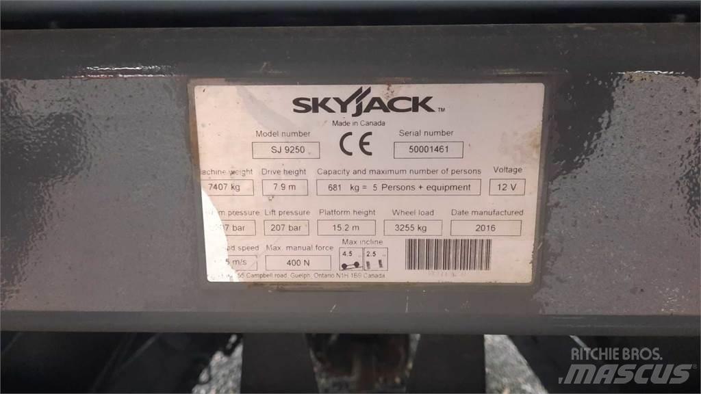 SkyJack 9250RT Makasli platformlar