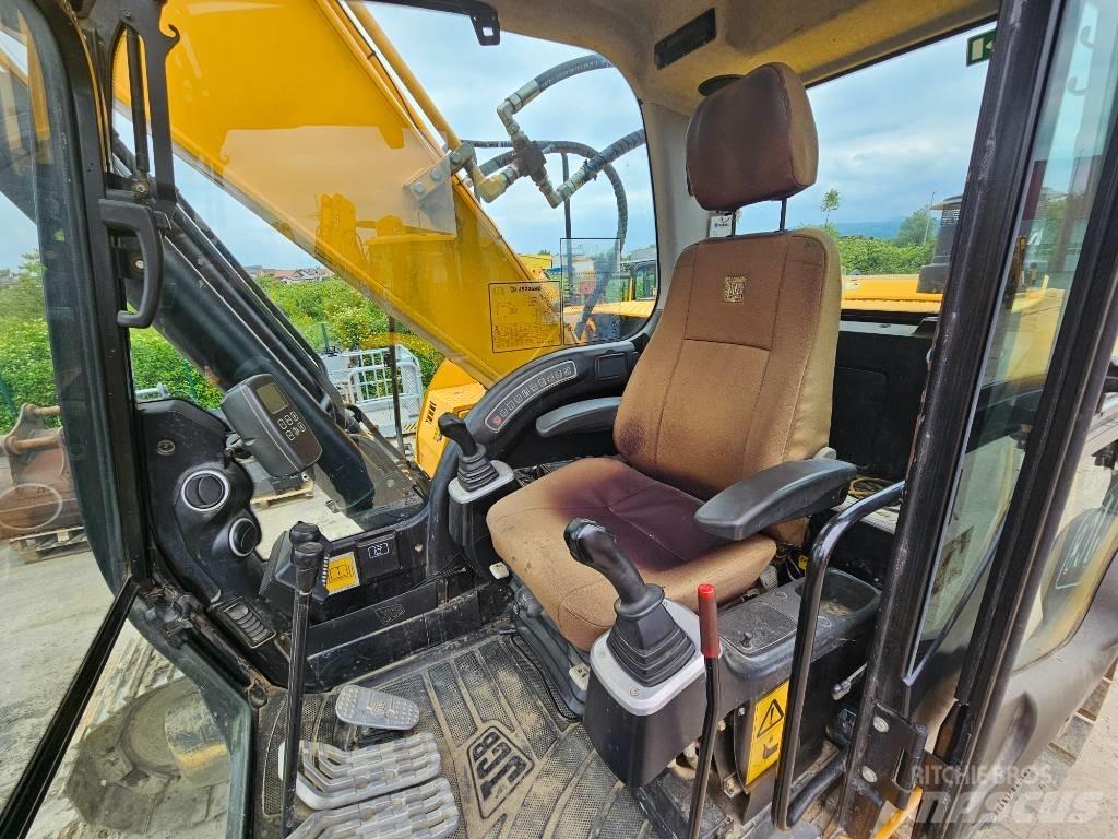 JCB 235 HD Paletli ekskavatörler